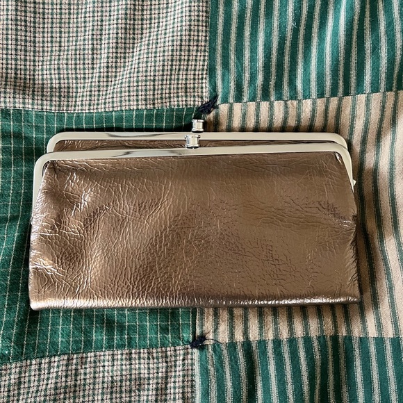 Gold Hobo clutch - Picture 1 of 5
